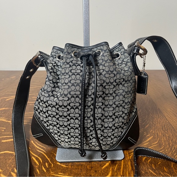 Coach Black and Gray Signature C Patterned Canvas Shoulder/Crossbody Bag - Picture 3 of 10